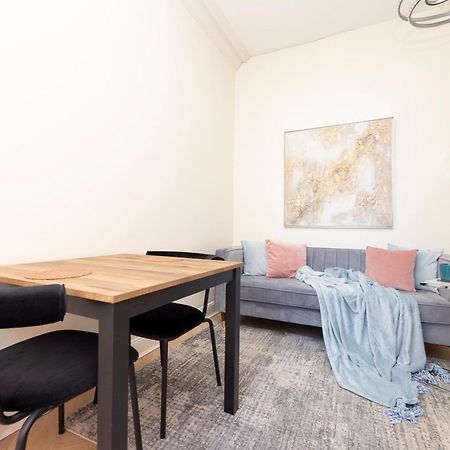 Appartamento Joivy Modern Flat In City Centre - For Up To 3 Guests Edimburgo Esterno foto