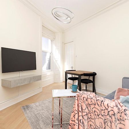 Appartamento Joivy Modern Flat In City Centre - For Up To 3 Guests Edimburgo Esterno foto