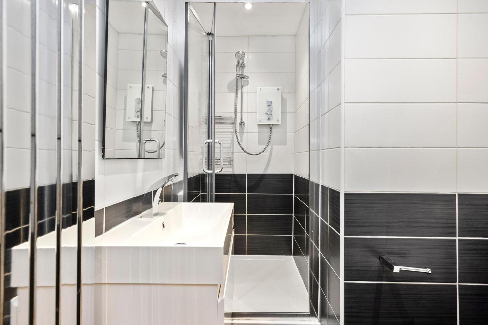 Appartamento Joivy Modern Flat In City Centre - For Up To 3 Guests Edimburgo Esterno foto