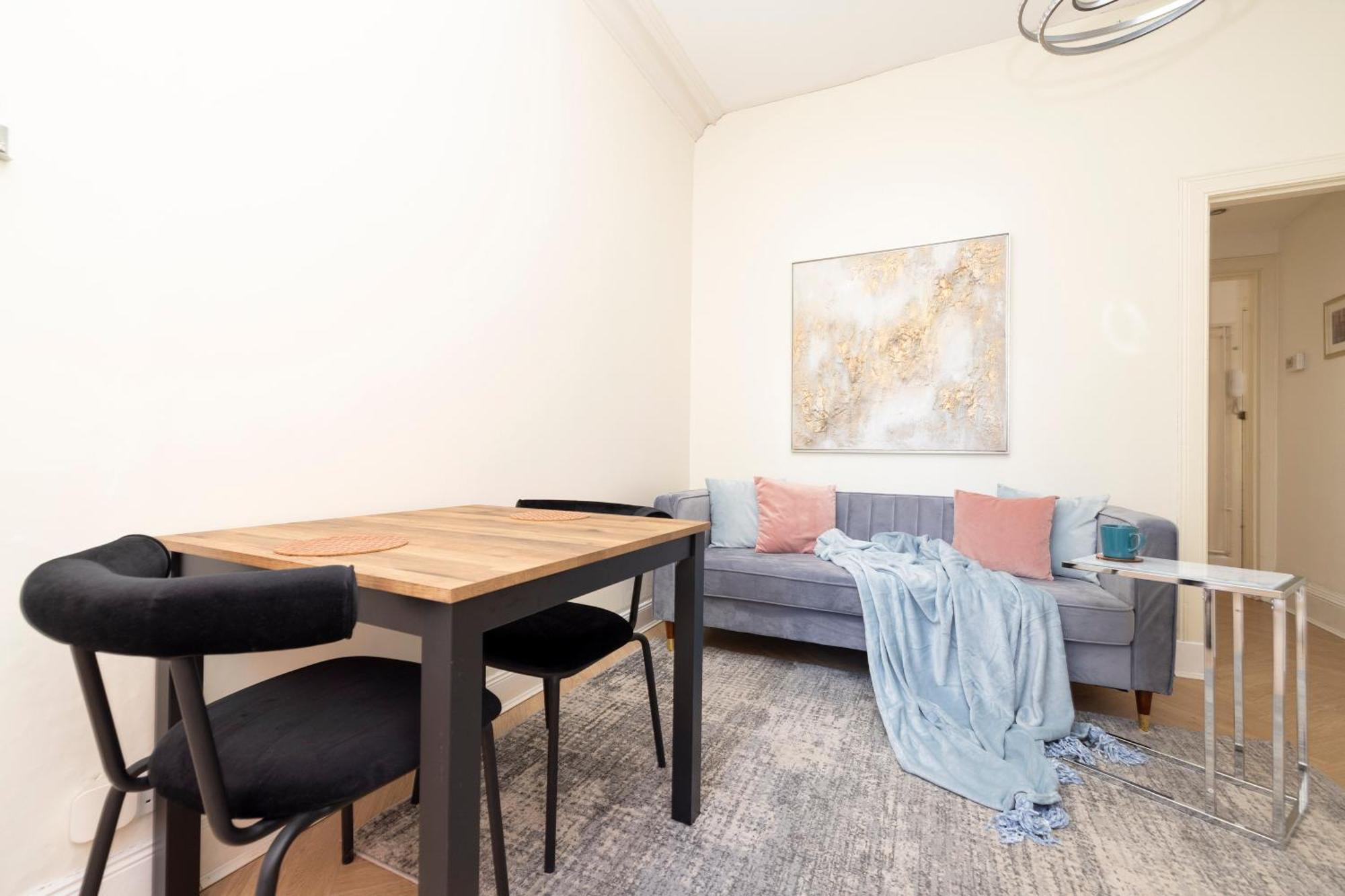 Appartamento Joivy Modern Flat In City Centre - For Up To 3 Guests Edimburgo Esterno foto