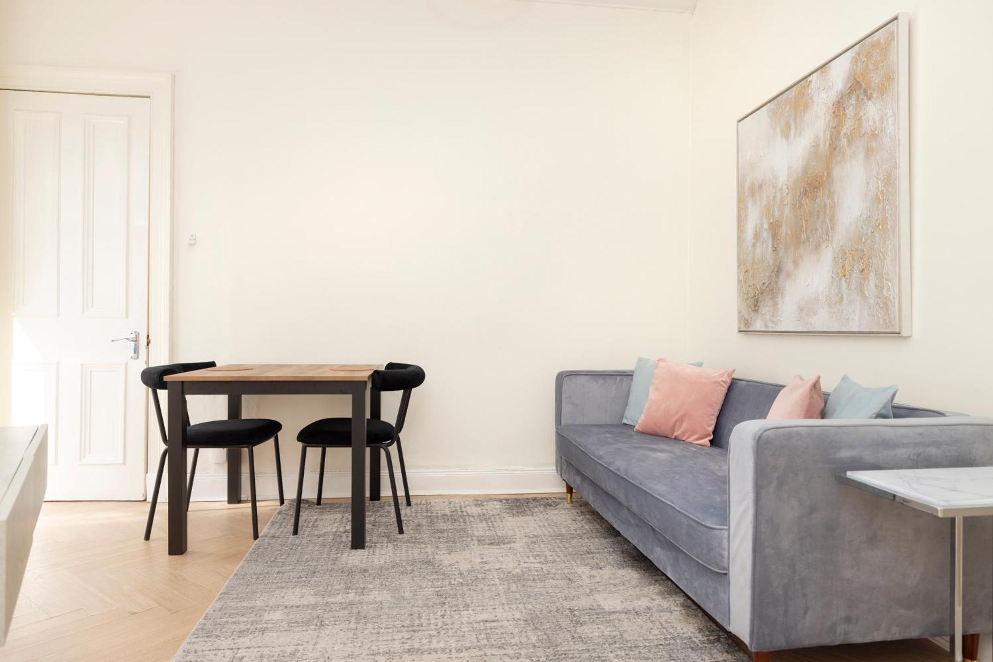 Appartamento Joivy Modern Flat In City Centre - For Up To 3 Guests Edimburgo Esterno foto
