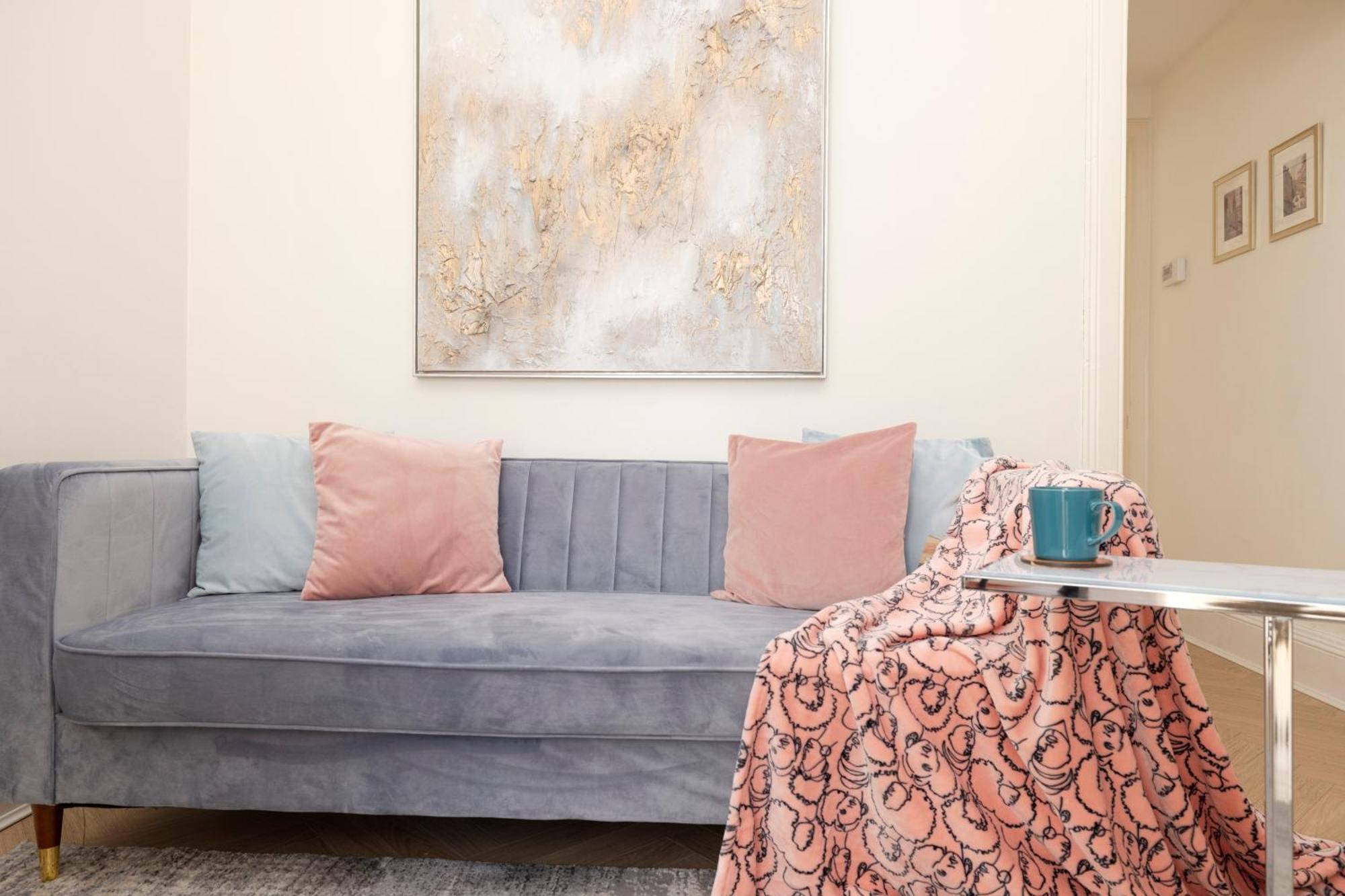 Appartamento Joivy Modern Flat In City Centre - For Up To 3 Guests Edimburgo Esterno foto