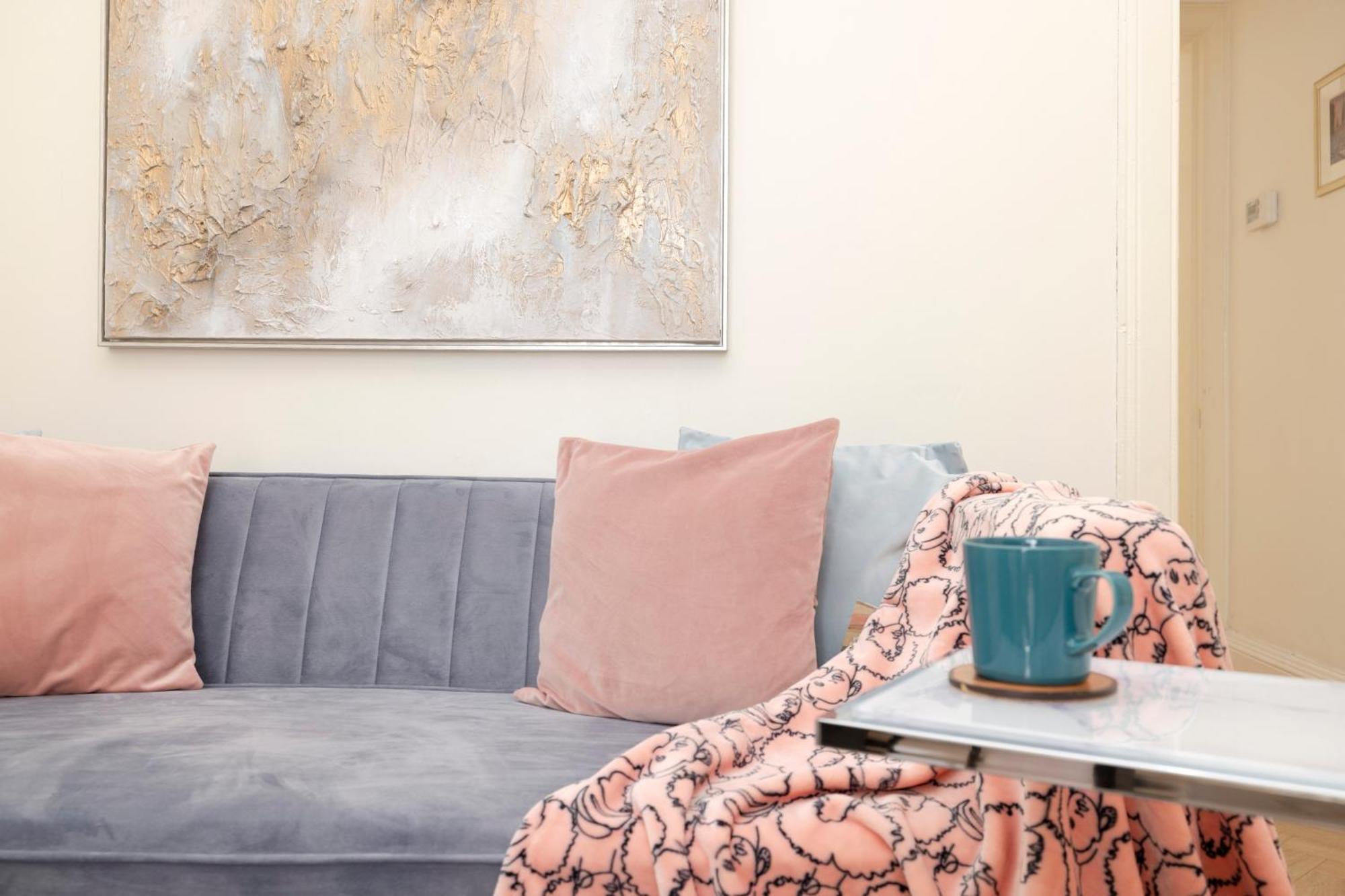 Appartamento Joivy Modern Flat In City Centre - For Up To 3 Guests Edimburgo Esterno foto
