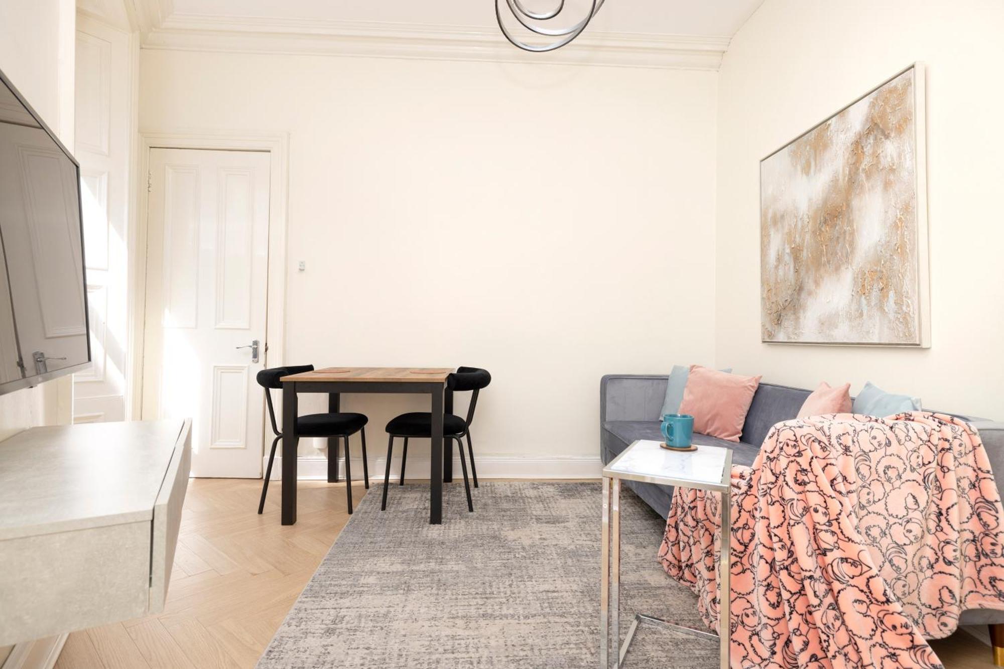 Appartamento Joivy Modern Flat In City Centre - For Up To 3 Guests Edimburgo Esterno foto