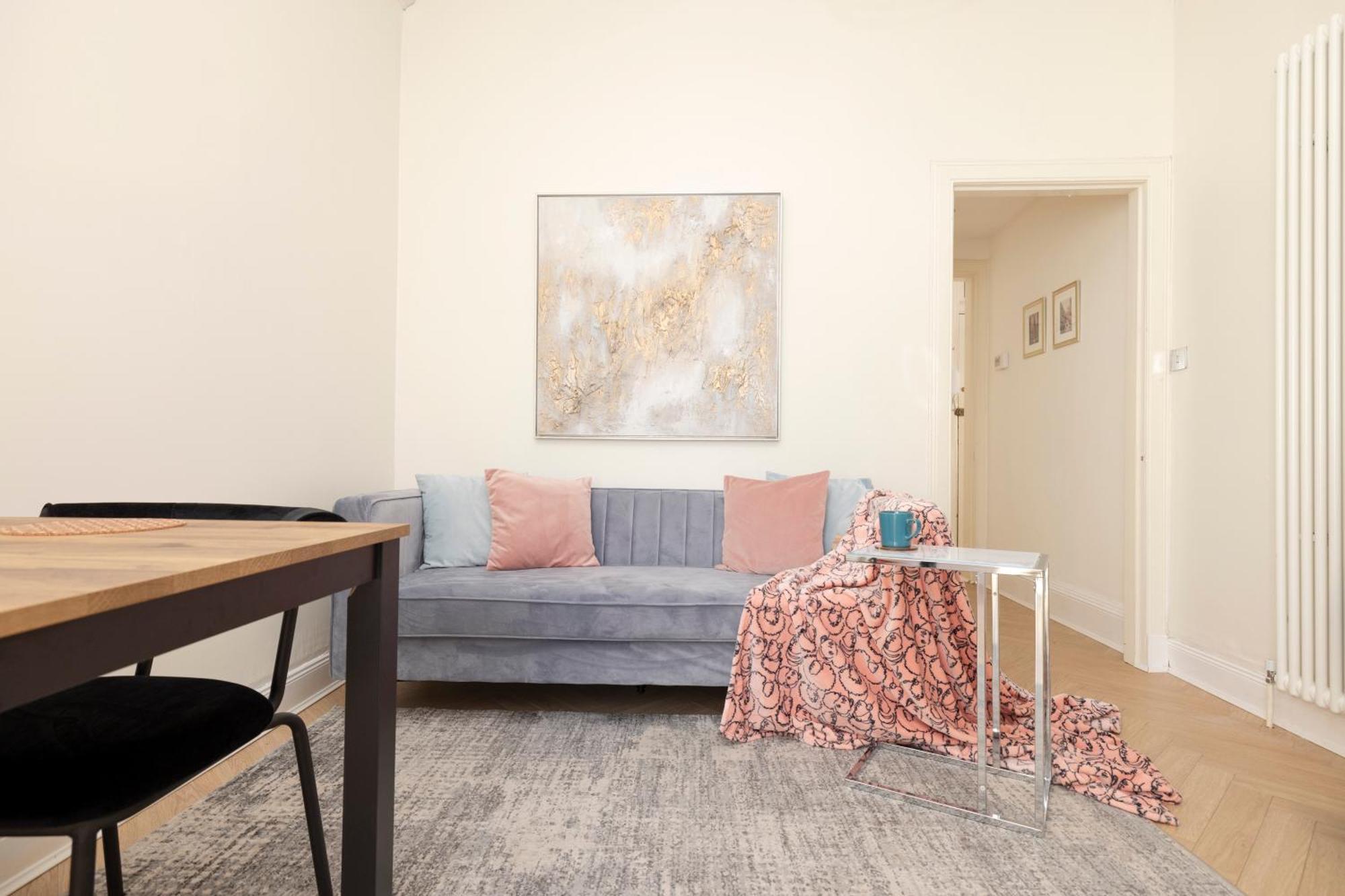 Appartamento Joivy Modern Flat In City Centre - For Up To 3 Guests Edimburgo Esterno foto
