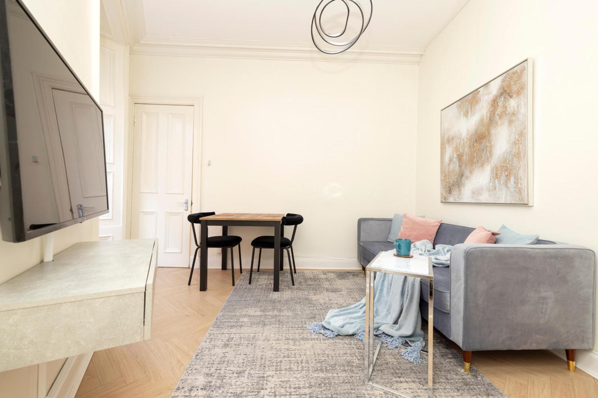 Appartamento Joivy Modern Flat In City Centre - For Up To 3 Guests Edimburgo Esterno foto